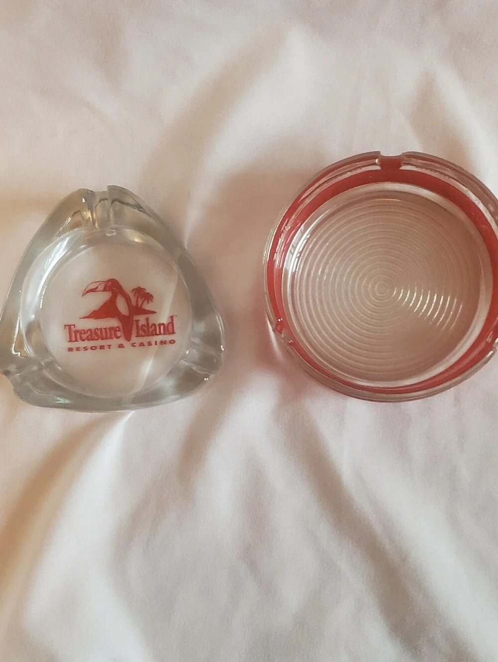 Riveria Delmonico & Treasure Island Vtg Clear Ashtrays Red Logo Trinket Bowls